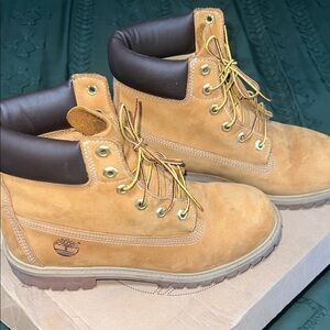 Timberland Brown Leather Boots with Brown Collar